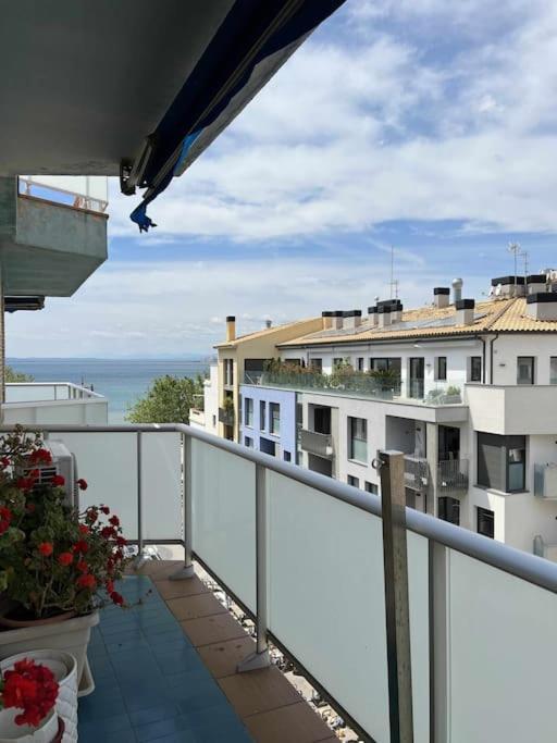 Moderno Y Amplio Apartamento En El Centro De Roses Zewnętrze zdjęcie